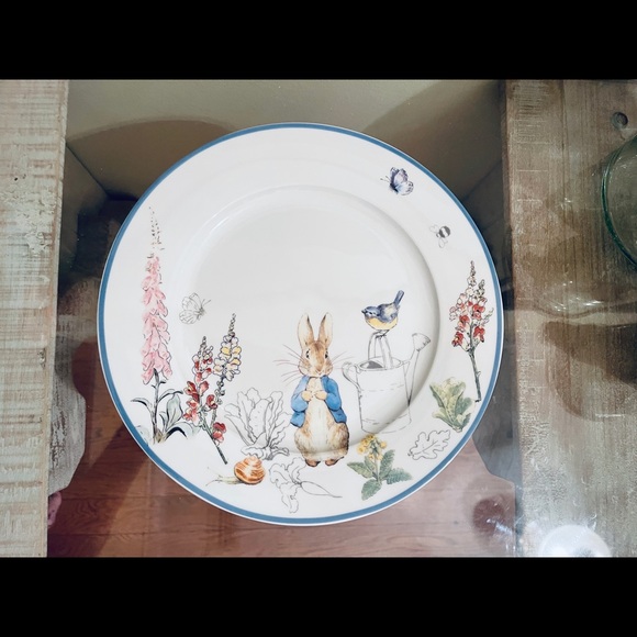 Set of 2 Peter Rabbit Dinner Plates - Picture 3 of 4